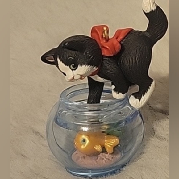 Rare 1999 Hallmark Mischievous Kitten, Keepsake Ornament With Original Box - Picture 2 of 8